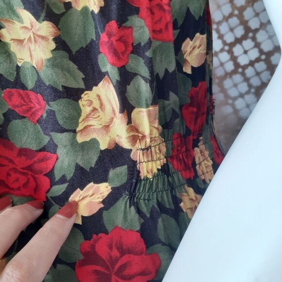 Vintage Dark Floral Button-Down Dress - Picture 3 of 16